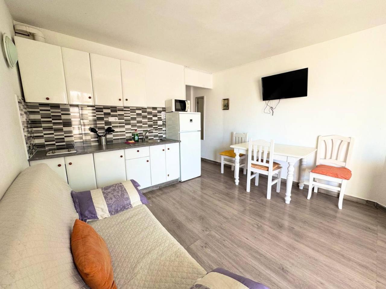 Apartsalou Bilbao * Салоу